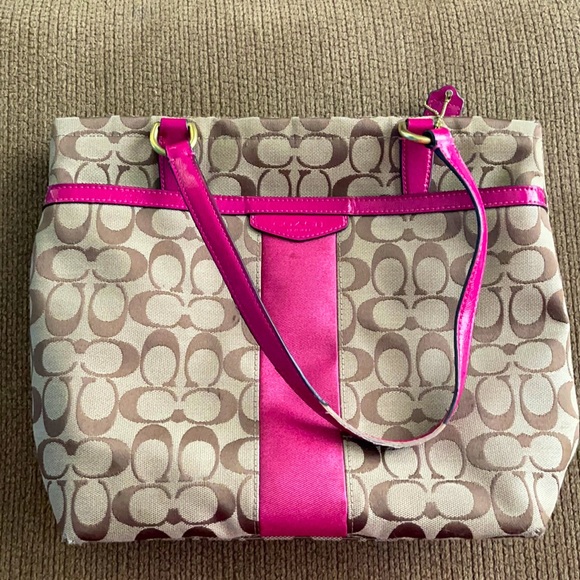 Used coach purse in good condition. - Picture 1 of 2
